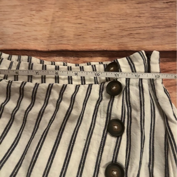 Altar’d State women’s navy/white pin striped skirt size medium - Picture 5 of 6